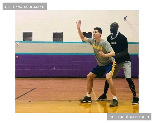 半场结束，新疆领先浙江11分，阿不都沙拉木得到15分