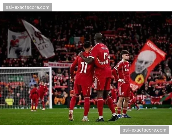 斯洛特变阵352试图稳固防守，利物浦翼卫体系面临考验